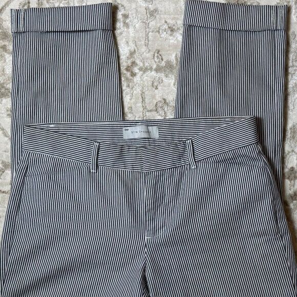 GAP Women's Sz. 00 Slim Cropped Seersucker Pants | Gray Pinstripe | EUC+ - Picture 1 of 6